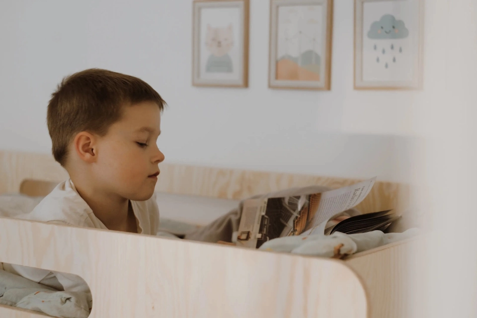 Dlaczego maluchy wolą spać z rodzicami?